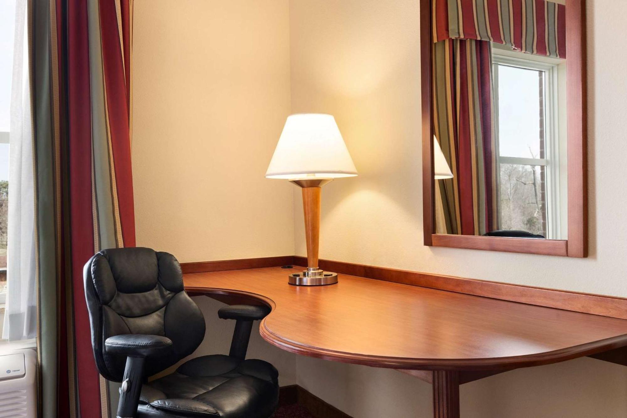 Hampton Inn & Suites Williamsburg Historic District מראה חיצוני תמונה